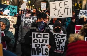 Apoio à imigração de Trump entre eleitores independentes cai em nova pesquisa