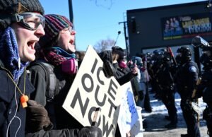 A vantagem de Trump na imigração cai em novas pesquisas enquanto a crise em Minnesota se arrasta