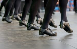 Uma briga pelos princípios da dança irlandesa eclodiu depois que os homens se classificaram para o campeonato mundial feminino