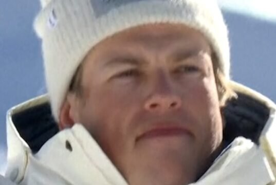 Klaibo, da Noruega, bate recorde de medalhas com oitavo ouro