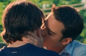 O chefe de Dawson’s Creek ameaça pedir demissão se os censores da Warner Bros. mostrarem o histórico beijo gay de Dawson’s Creek