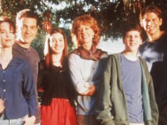 Anne Hathaway e Jesse Eisenberg fizeram sua estreia em um programa de TV esquecido dos anos 90
