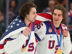 Jack Hughes entrevistará o irmão Quinn no The Tonight Show