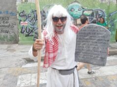 Palhaços, Herói e Moisés tomam conta do bairro do Recife com ‘ordens atualizadas’