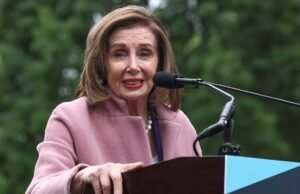 Nancy Pelosi endossou o neto de JFK, Jack Schlossberg, para o Congresso