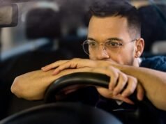 Os óculos para dirigir à noite são eficazes? Um guia apoiado pela ciência para este inverno