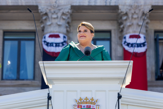 Governador de Porto Rico assina projeto de lei reconhecendo crianças em gestação como seres humanos