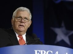 O secretário de Educação de Reagan, William Bennett, rompeu com Trump por causa da maconha