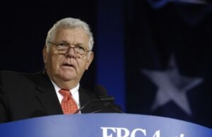 O secretário de Educação de Reagan, William Bennett, rompeu com Trump por causa da maconha