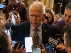 Tillis elogiou o grande júri por rejeitar a acusação democrata