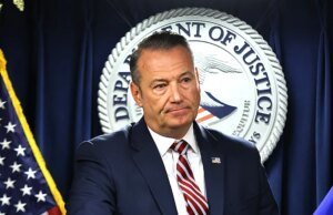 ICE está rastreando 1,6 milhão de estrangeiros ilegais com ordens de deportação, diz chefe