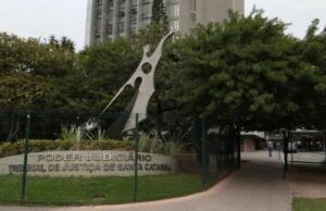 Padrasto de criança abusada e assassinada vai a juízes por ordem judicial; A vítima chegou ao hospital com sinais de agressão