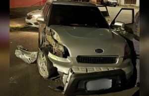 Os adolescentes sequestraram a mulher, roubaram o carro e bateram no poste enquanto fugiam para Sorocaba