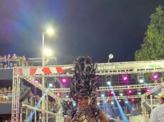 Evelyn Bastos elogia rainhas e musas da comunidade no Carnaval do Rio: ‘É o epítome da escola’