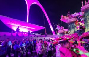 Carro de Mangueira bateu na Praça da Apoteose