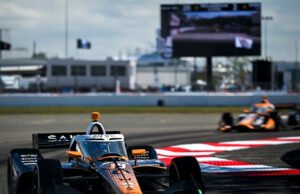 O quarterback da NFL, Jameis Winston, dá uma palestra estimulante antes da corrida para o novato Dennis Hauger