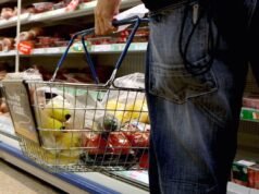 A inflação nas lojas está diminuindo, mas os preços dos alimentos ainda subiram 3,5% em relação ao ano anterior