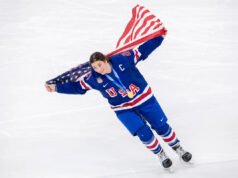 O quarteto de estrelas do hóquei da equipe dos EUA falha no monólogo SNL do ator de ‘Heated Rivalry’, piada sobre o convite de Trump