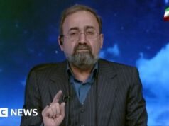 O líder supremo do Irã foi morto no momento em que a TV estatal anunciou