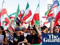 ‘Isto não é uma invasão, isto é libertação’: a comunidade iraniana de Los Angeles se manifesta após o ataque dos EUA a Teerã, Los Angeles
