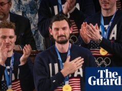 A seleção masculina de hóquei dos EUA mostrou no Estado da União que a proximidade com Trump nunca é neutra. time de hóquei no gelo dos EUA