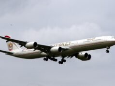 Governo ‘está analisando todas as opções’ para apoiar os britânicos à medida que alguns voos são retomados