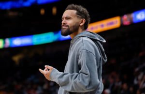 Trae Young foi expulso após entrar em quadra durante um incidente na derrota dos Wizards para os Rockets poucos dias antes de sua estreia.