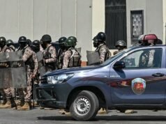 Manifestantes atacam o consulado dos EUA no Paquistão