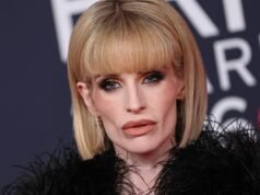 Os amigos de Kelly Osbourne estão preocupados com sua perda de peso, mas entendem que ela está de luto