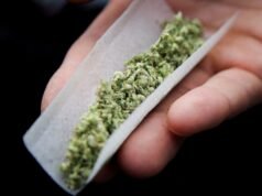 A Suprema Corte está ouvindo uma contestação a uma lei que proíbe viciados em drogas de possuir armas