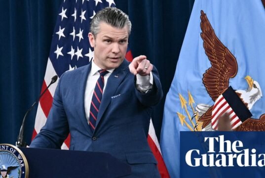 Hegseth diz que os EUA não vão ‘brincar’ no Irã – mas não descarta o envio de tropas para a guerra EUA-Israel no Irã