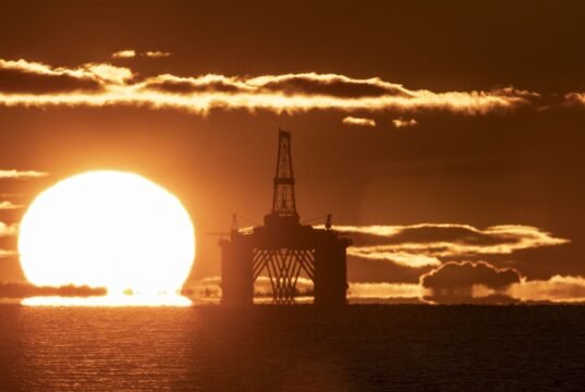 Deputados trabalhistas pedem ao governo do Reino Unido que se oponha aos campos petrolíferos de Rosebank