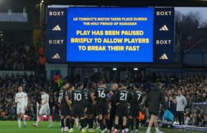 Torcedores do Leeds criticados após quebrar o jejum do Ramadã durante jogo do Man City