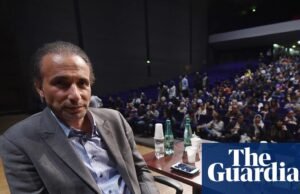 O estudioso islâmico Tariq Ramadan, acusado de estuprar três mulheres, está sendo julgado em Paris. França