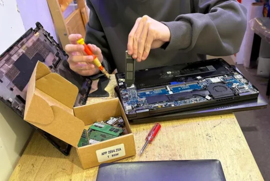 ‘Melhor que ouro’: Revendedores de laptops usados lucram com a demanda impulsionada pela IA