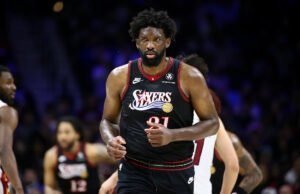 Joel Embiid afastado por pelo menos 3 jogos após ressonância magnética revelar lesão oblíqua