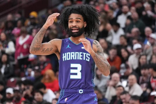 O Hornets registrou sua quarta vitória consecutiva, com Coby White marcando 20 pontos em sua estreia em casa com uma vitória por 109-93 sobre o Trail Blazers.