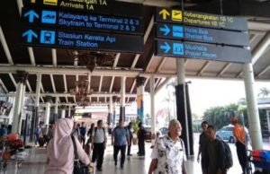 Lista de companhias aéreas estrangeiras na Indonésia afetadas pela guerra Irã-Israel, Ministro dos Transportes Dudi alerta para aumentar a vigilância