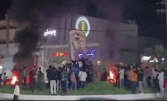 Multidões em todo o Irã comemoram após a morte do Líder Supremo Khamenei em ataques EUA-Israelenses