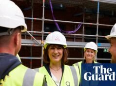 A maioria dos altos funcionários do conselho na Inglaterra dizem que as obras foram afetadas por atrasos Governo local