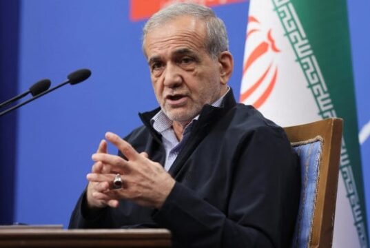 Irã entrega liderança interina após Ali Khamenei ser morto em ataque EUA-Israel