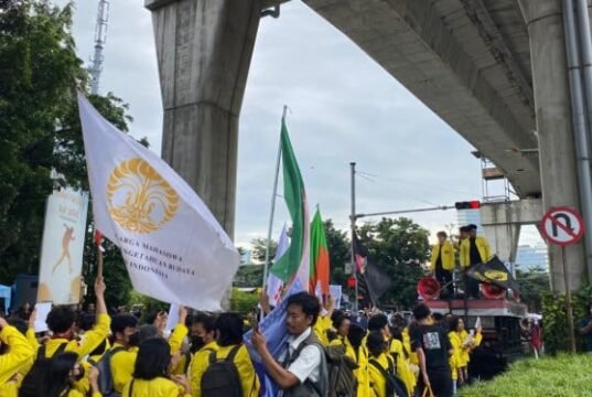 UI confirma que quem provocou a polícia durante a manifestação não era estudante