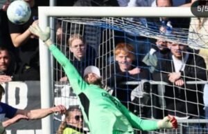 Maarten Paes é o título de defesa do Ajax e parece tão bom quanto Jenzo Wakabayashi