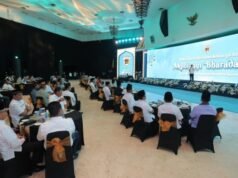 O Comissário General Iqbal lembra ao Chefe da Polícia Nacional a sua crença na união como a principal força para manter a unidade