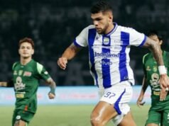 Persebaya frustra a vitória de Persib Bandung no GBT, duelo acirrado termina em 2-2