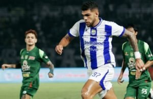 Persebaya frustra a vitória de Persib Bandung no GBT, duelo acirrado termina em 2-2