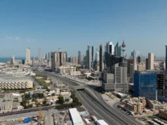 Fumaça sobe da Embaixada dos EUA na Cidade do Kuwait, diz correspondente da AFP