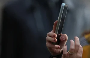 O Reino Unido pergunta aos pais: as redes sociais deveriam ser proibidas para menores de 16 anos?