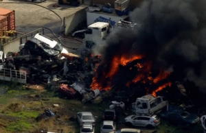 Grande resposta de emergência em andamento a incêndio industrial em North Geelong