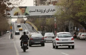 Kremlin diz estar em contato constante com líderes iranianos por causa de “agressão flagrante” contra Teerã